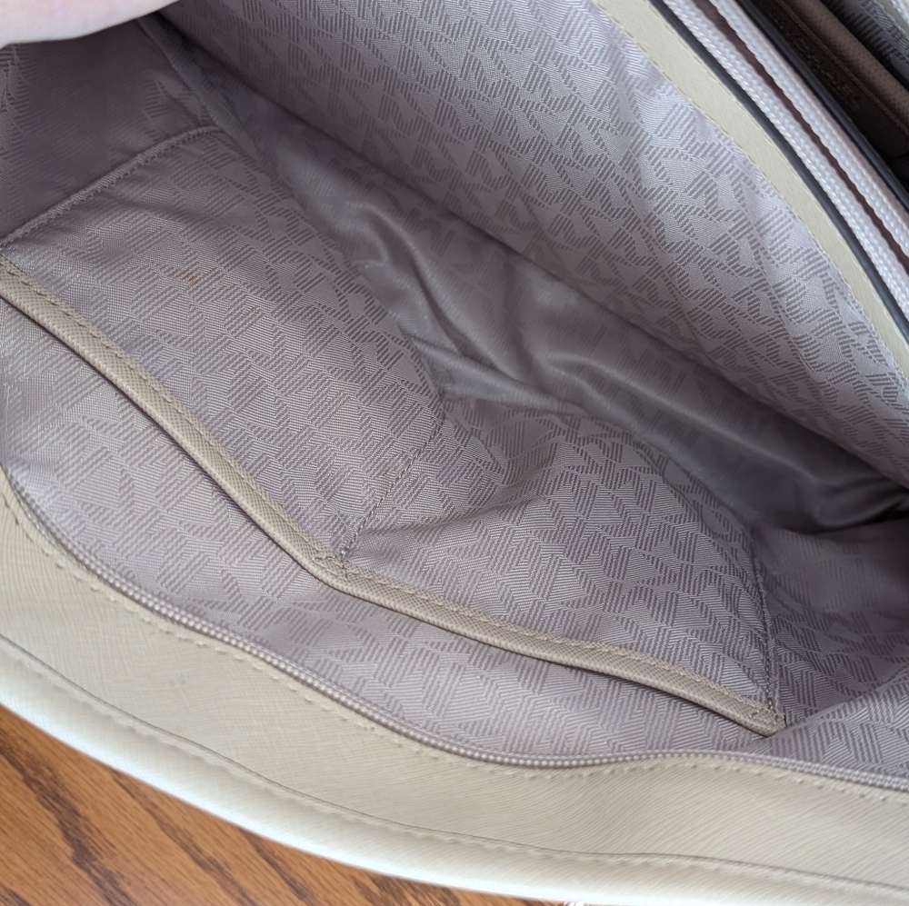 Michael Kors Jet Set Quilted Saffiano Leather Tote – Beige/Gold - Picture 11 of 16